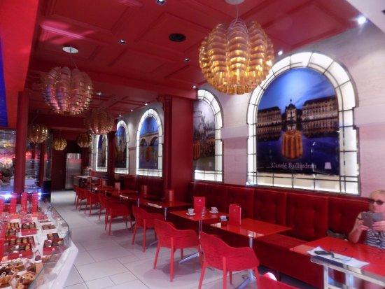 Caneles Baillardran Cafe